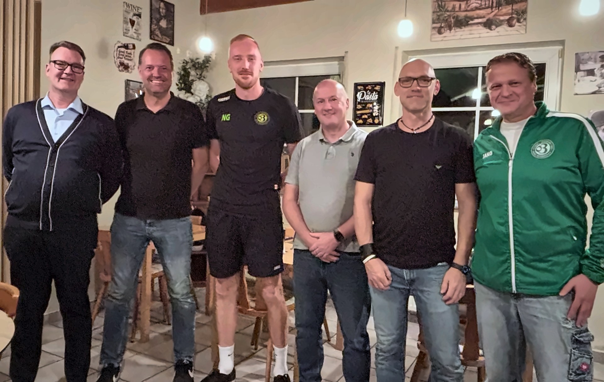 Alter und neuer Vorstand der FVgg. 1903 Mainz-Mombach nach der Mitgliederversammlung 2026